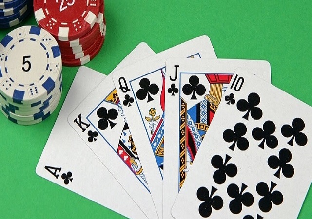 Tránh xếp 5 lá bài cùng chất ở chi đầu
