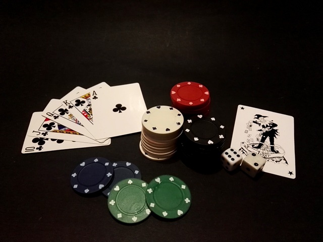 Hướng dẫn người chơi tiêu chí lựa chọn cổng game bài Poker đổi thưởng uy tín