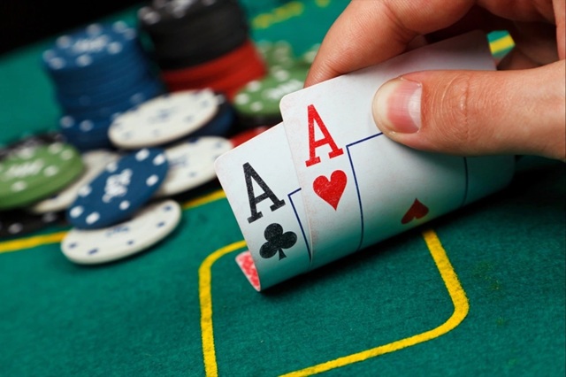 Poker là game bài được rất nhiều người yêu thích trên thế giới Poker là game bài được rất nhiều người yêu thích trên thế giới