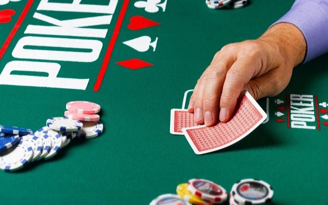 Nghiên cứu hành vi và phản ứng của đối thủ khi chơi bài