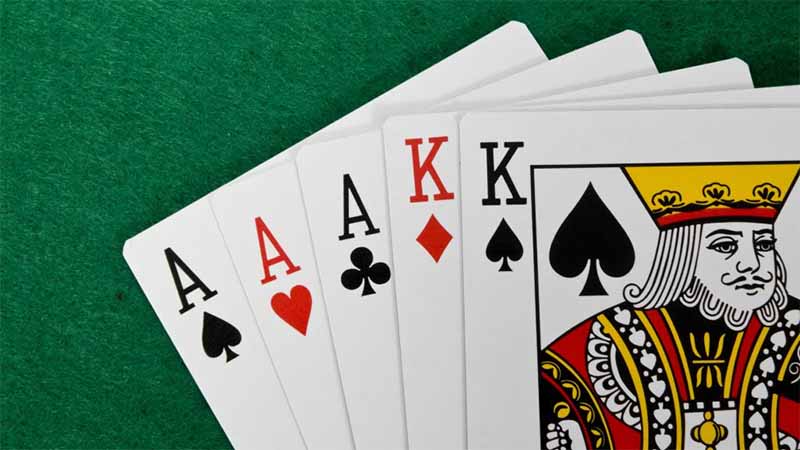 Full House Poker là gì? Giải mã tay bài “vàng” trong giới Poker 