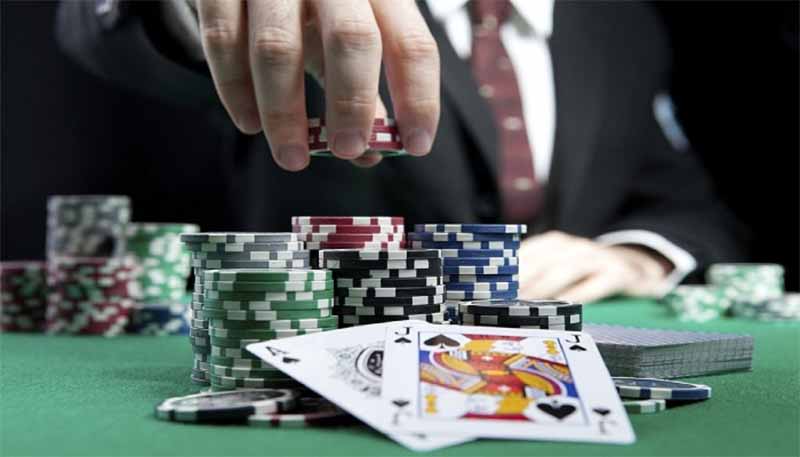 Rise trong Poker là gì? Cách nâng cược khôn ngoan để thắng lớn
