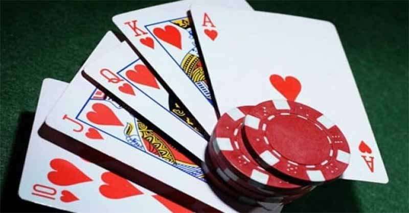 Ù đền là gì? Giải mã khái niệm quan trọng trong luật chơi Phỏm