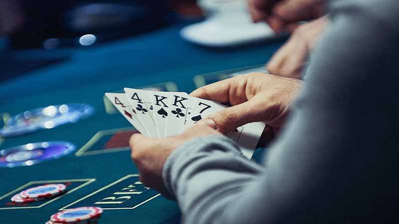 Bài tiến lên tiếng Nhật là gì? Giải nghĩa đúng và cách dùng chuẩn nhất 