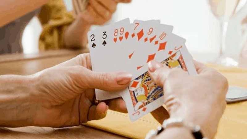 Bài Tiến Lên bao nhiêu lá? Cách chơi, cách chia bài và luật chi tiết cho người mới 