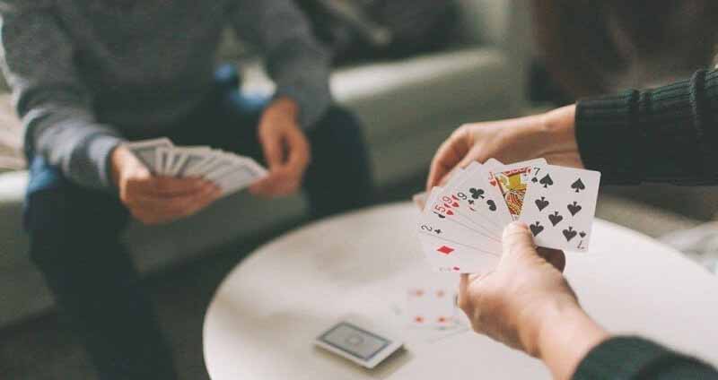 Bài Tiến Lên tiếng Anh là gì? Khám phá tên gọi chuẩn quốc tế