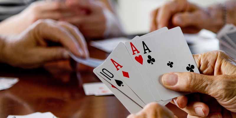 Bài Tiến Lên tiếng Anh là gì? Khám phá tên gọi chuẩn quốc tế
