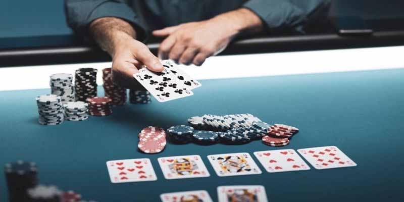 Bài tiến lên tới trắng là gì? Giải thích chi tiết luật, trường hợp và mẹo thắng nhanh 