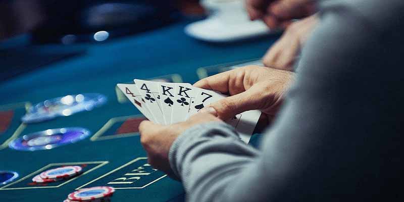 Cách chơi bài tiến lên luôn thắng: Bí quyết cao thủ bật mí cho bạn 