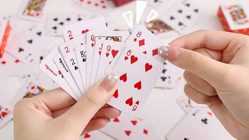Nguồn gốc bài Tiến Lên từ đâu? Giải thích ý nghĩa và hành trình hình thành 